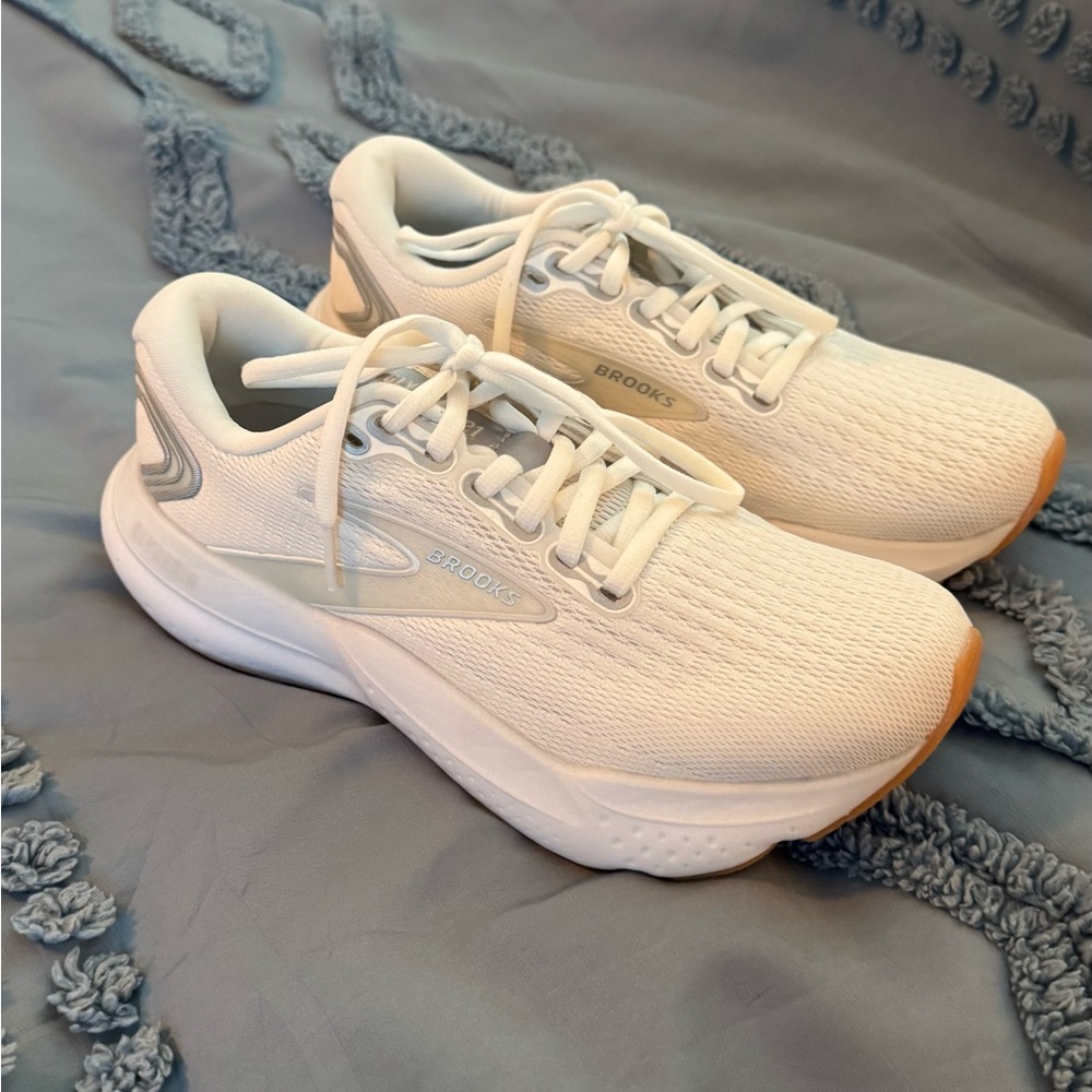 Brooks Glycerin 21 white
